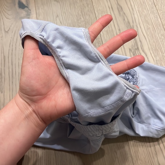 Blue periwinkle lululemon shorts size 8 great condition - Picture 5 of 7